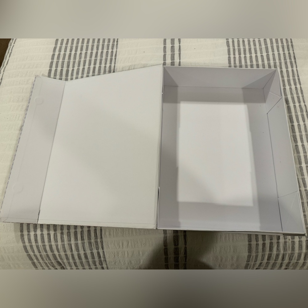 Johnny Was cardboard gift/keepsake box with magnetic closure. Brand new - Picture 2 of 4